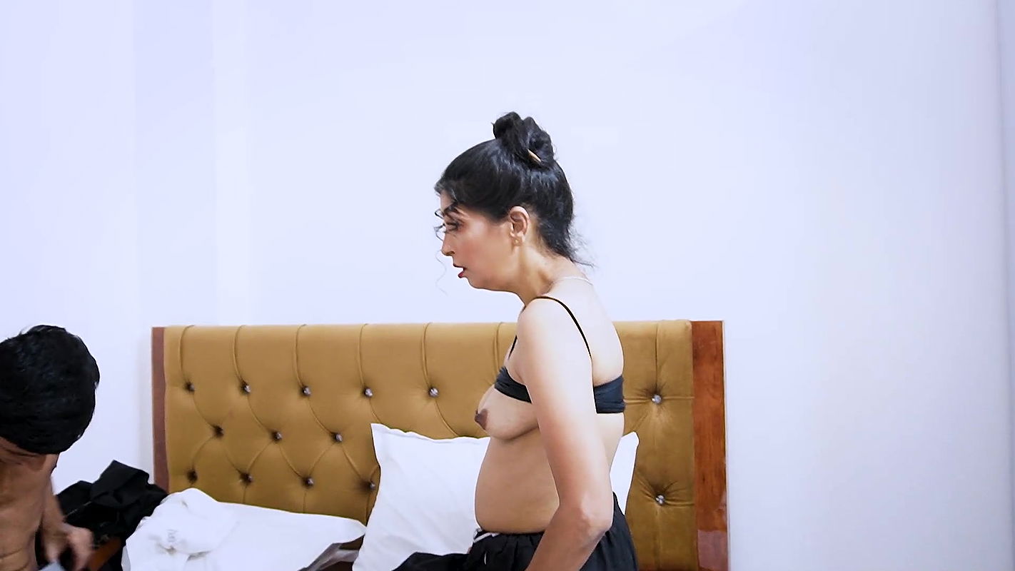 A SEXY LADY FUCKED A HOTEL ROOM SERVICE BOY, HARDCORE SEX