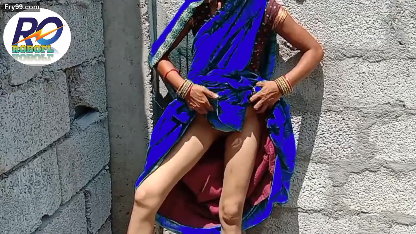 Desi village saree removing show finger