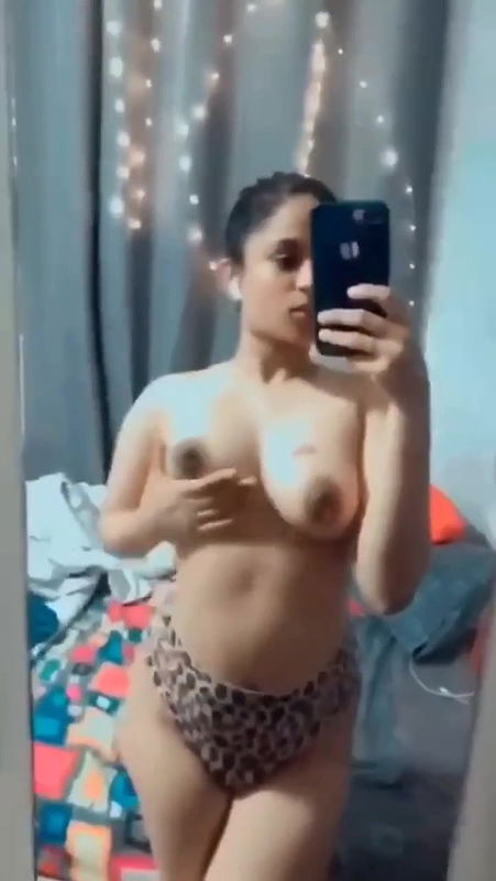 Sexy Hijabi Girl Showing