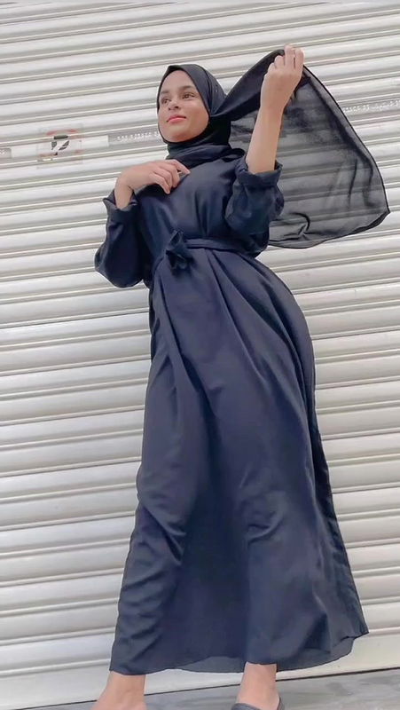 Sexy Hijabi Girl Showing