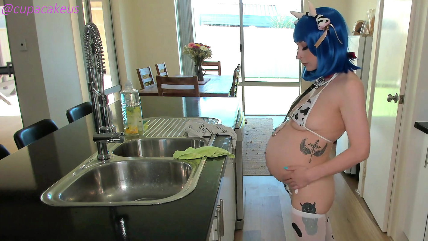 Pregnant Shaggy Breeds Mommy with Cupacakeus