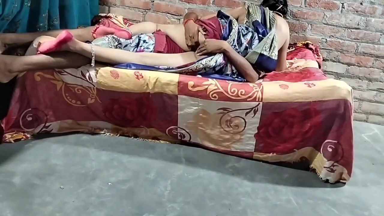 Desi married hasband wife night honeymoon in hause room