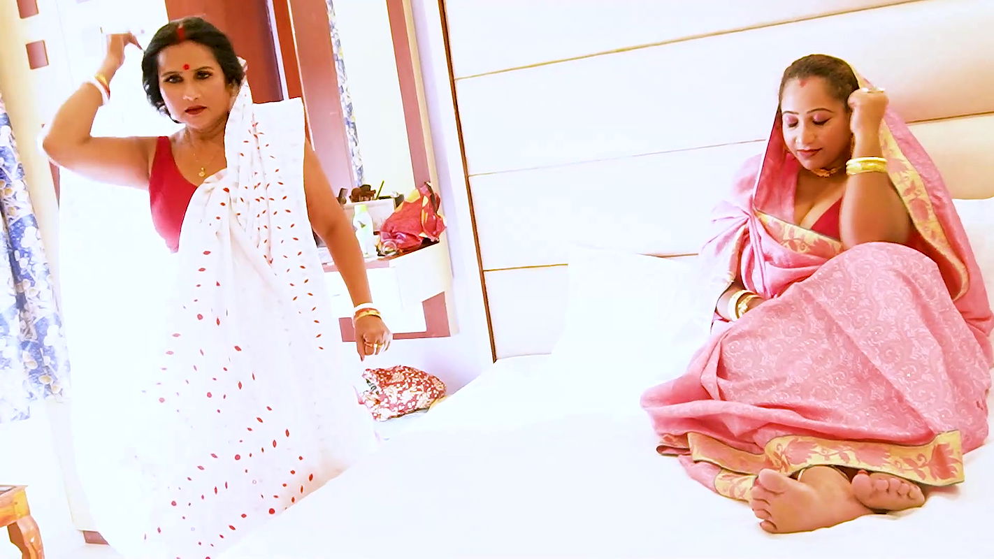 TWO WIFES OF A HUSBAND QUIRREL EACH OTHER, WHO FIRST FUCKING HER HUSBAND, THREESOME HARDCORE SEX