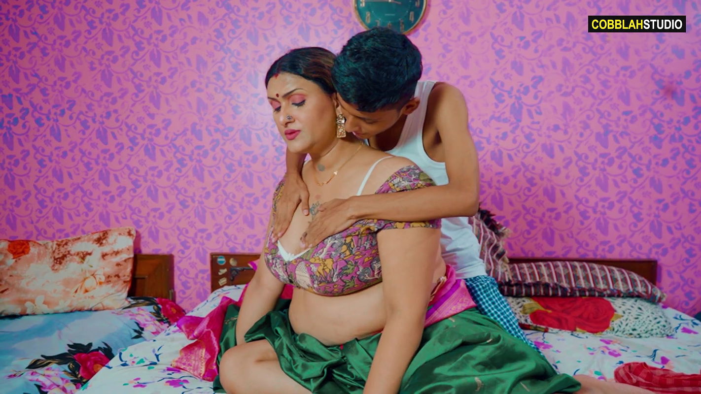 Indian super hot house owner seduces her servant for the romance