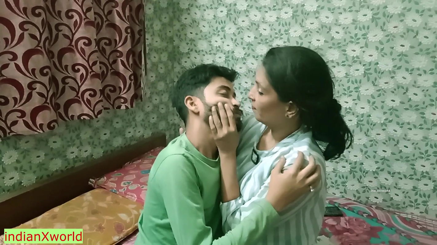 Indian 18yo Bachelor Boy Pussy Fucking His Landlady!!