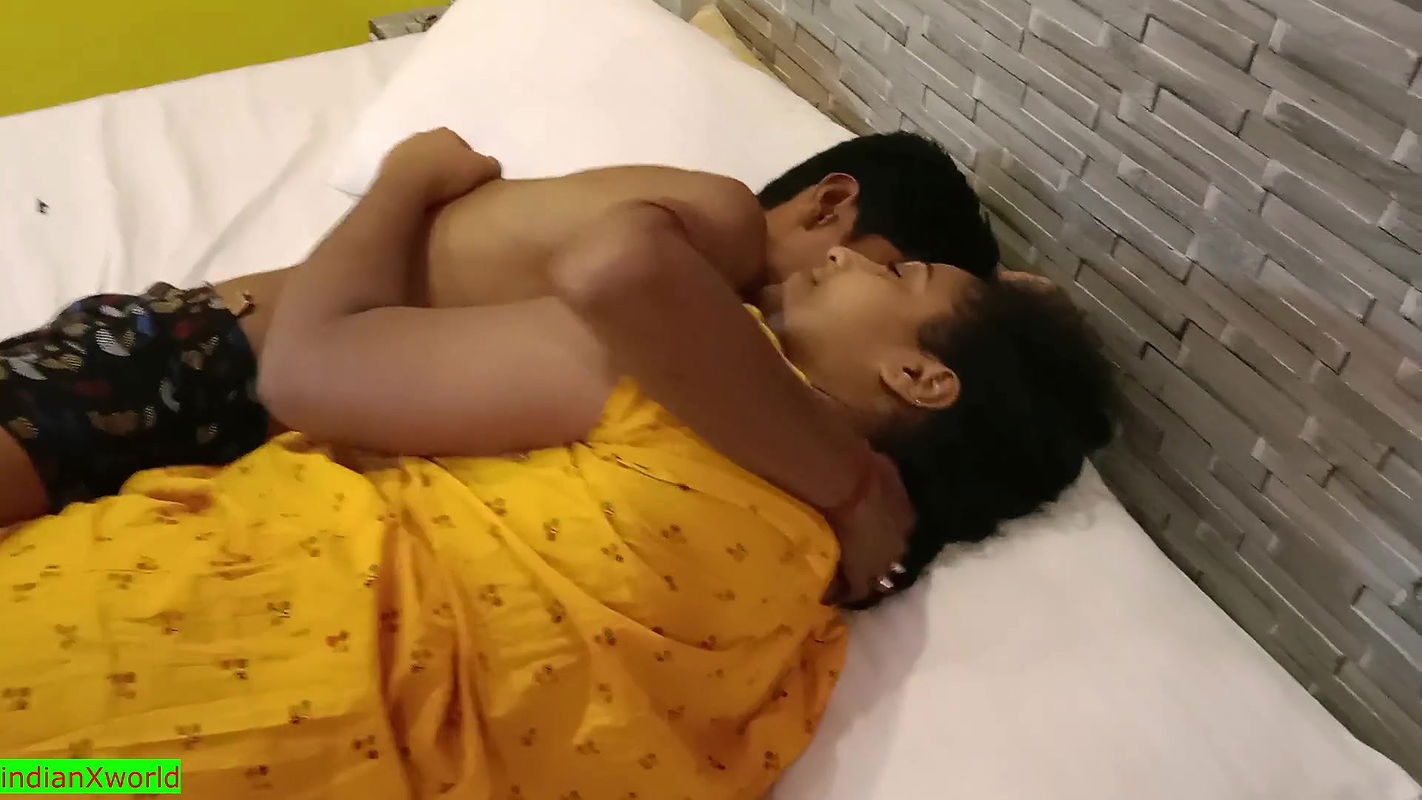Indian sexy bhabhi hot real fucking with young lover! Hindi sex