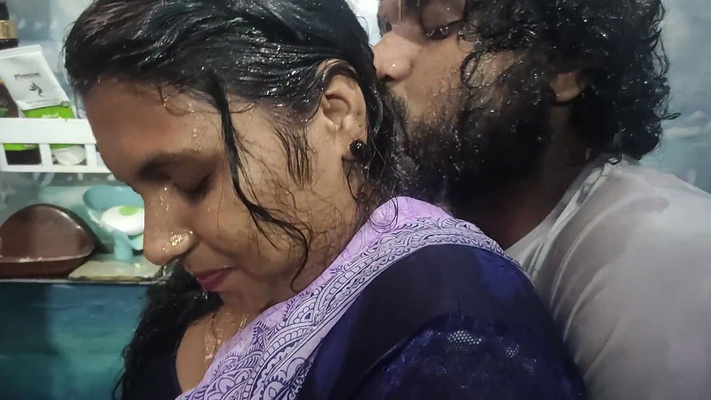 Malayali desi couple saree bath with sex day after marriage