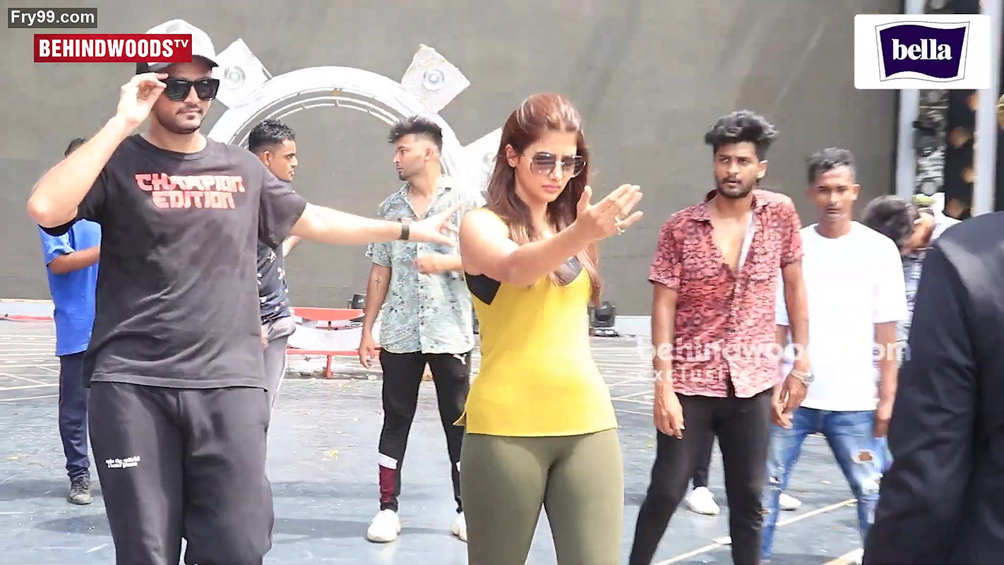 Dusky Beauty Pooja Hegde Super Hot Curvy ASS Pressed Multiple Times & Cameltoe