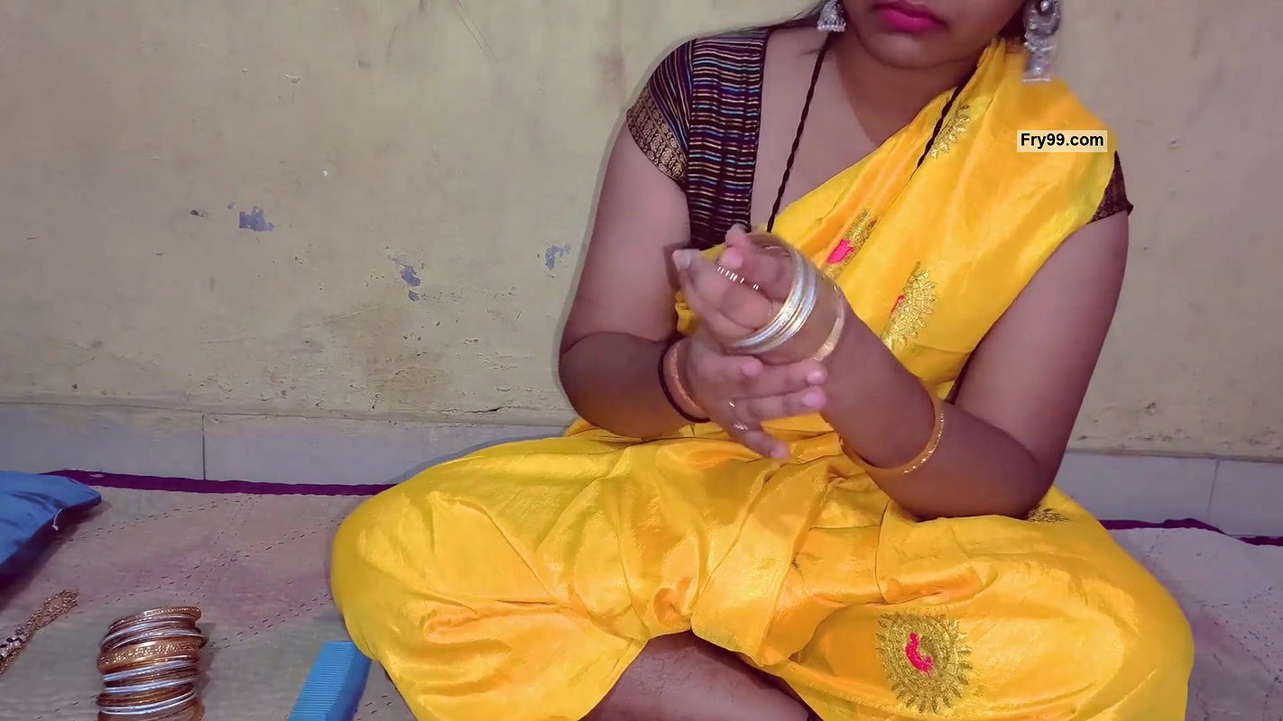 Hot Indian girl wearing a saree