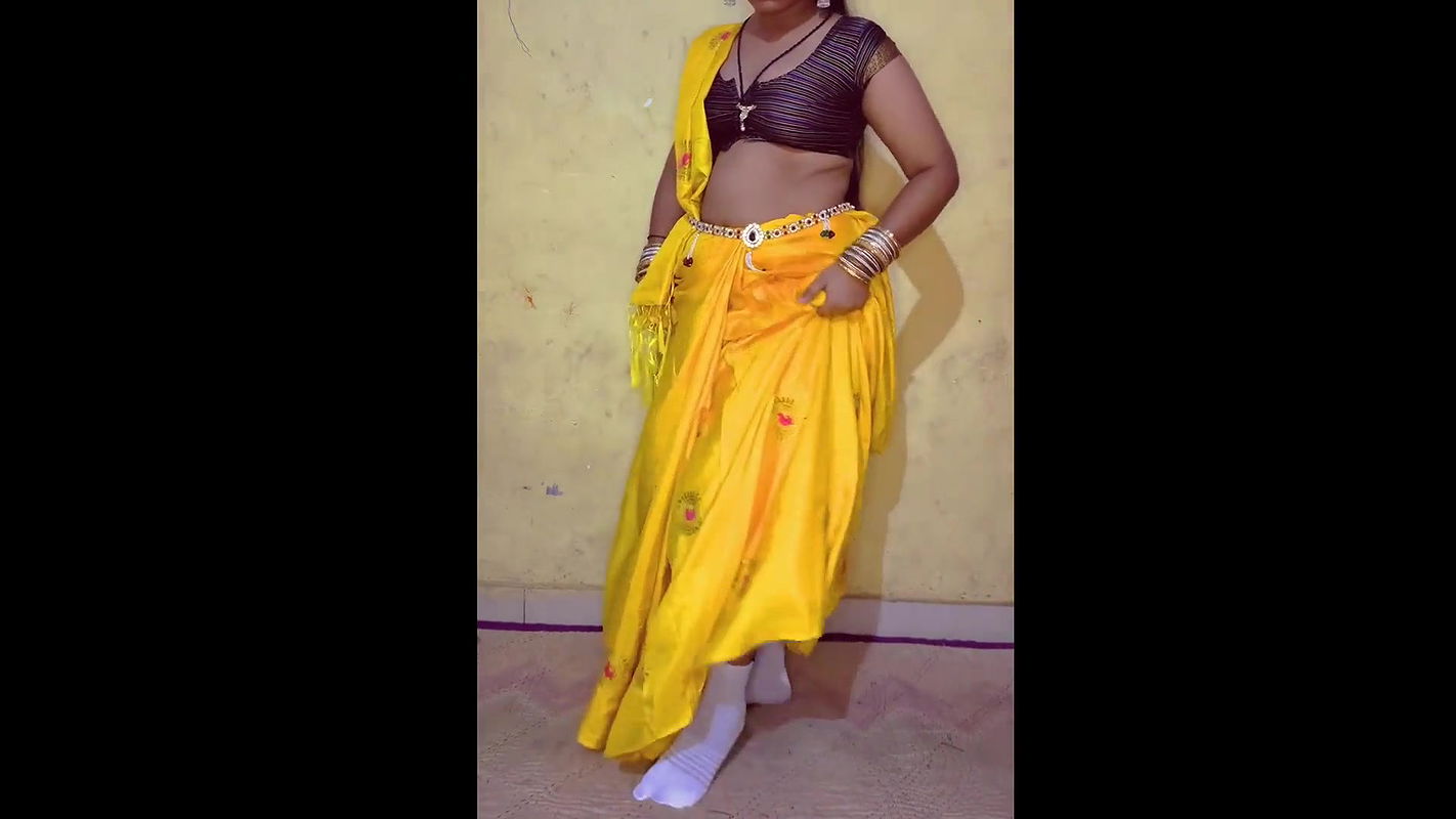 Sexy girl taking pleasure by herself by doing orgams and pussy fucking