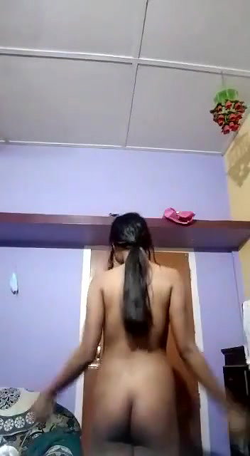 Cute Desi Girl Showing Asshole