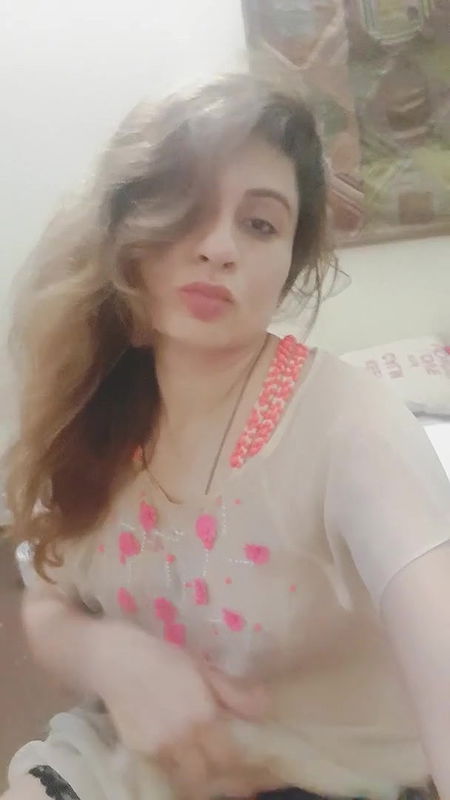 Beautiful Paki Girl showing Boobs