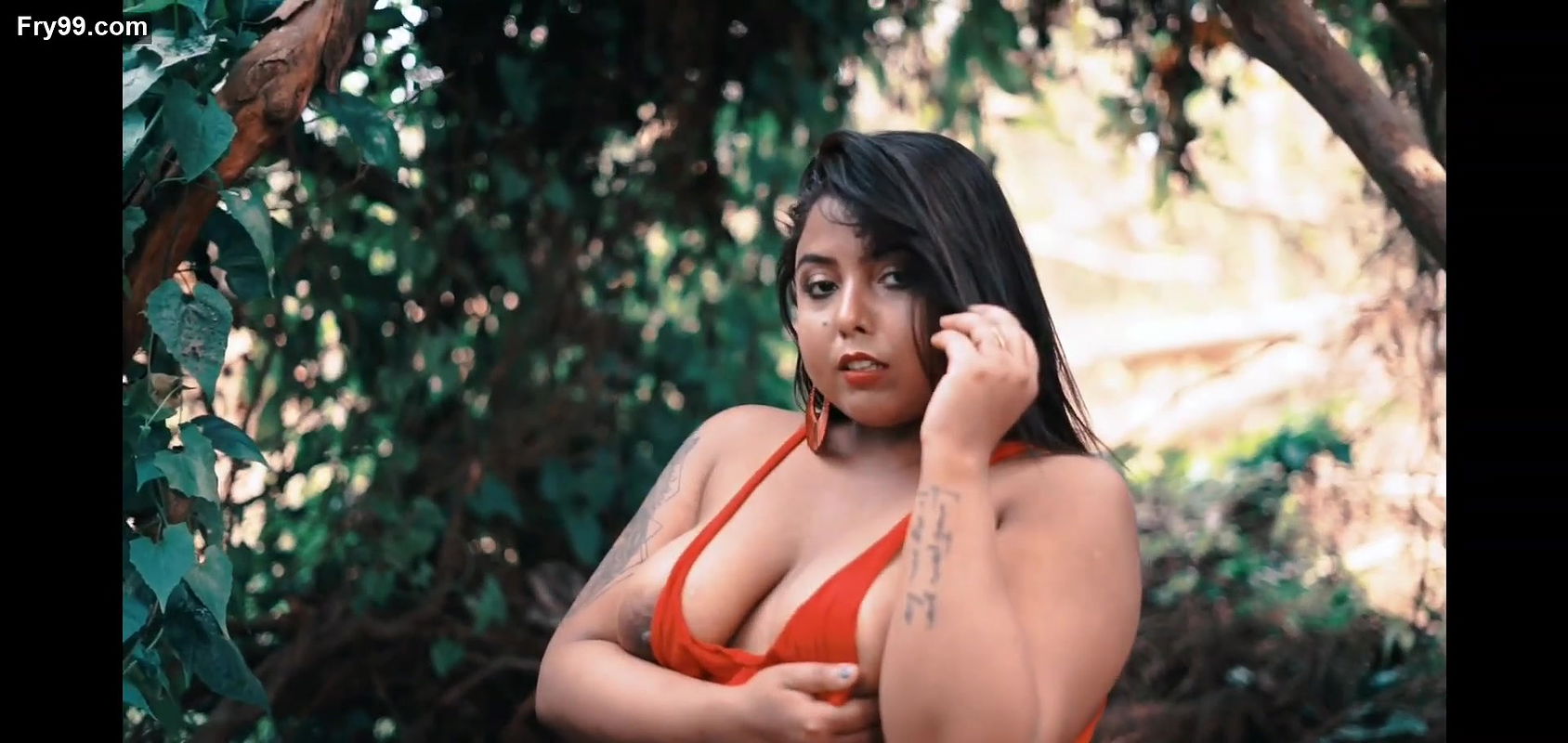 Big boobs model indrani photoshoot video – 3