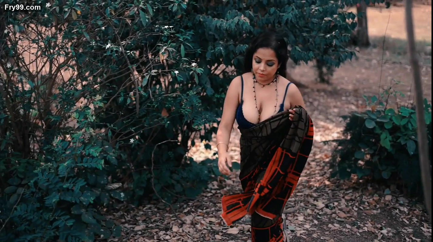 Big boobs model Tiyasha photoshoot video – 1