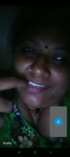Bhabhi Shows Her Boobs