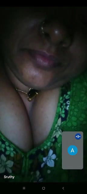 Bhabhi Shows Her Boobs