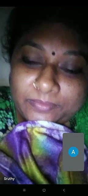Bhabhi Shows Her Boobs