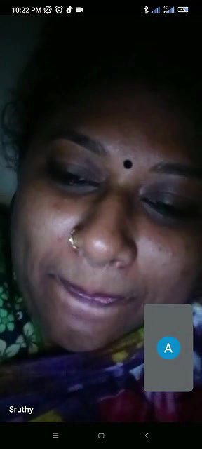 Bhabhi Shows Her Boobs