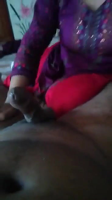 housewife sucking dick of her hubby