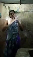 Cute Desi Girl Showing Boobs