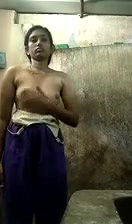 Cute Desi Girl Showing Boobs