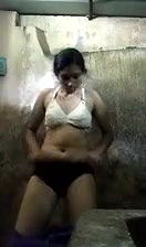 Cute Desi Girl Showing Boobs