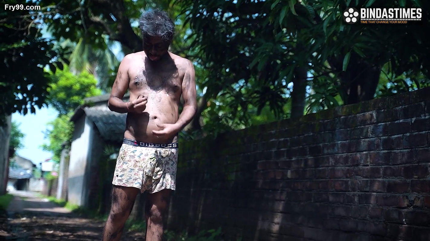 Sush Bhabhi ne bhikari ko nahalaya khilaya fir uske maje bhi luta ( Hindi Audio )