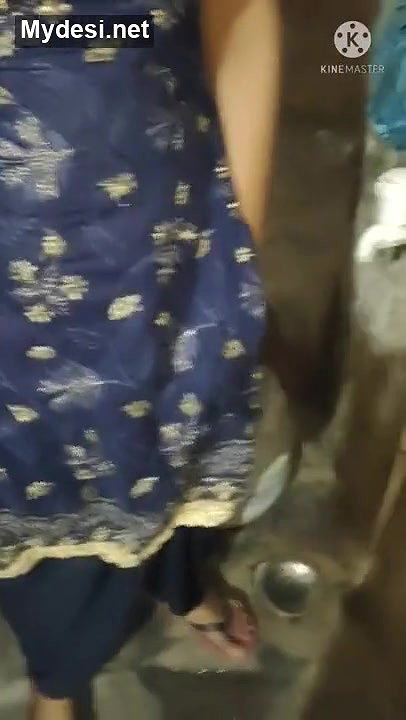Desi village bhabi hot pee