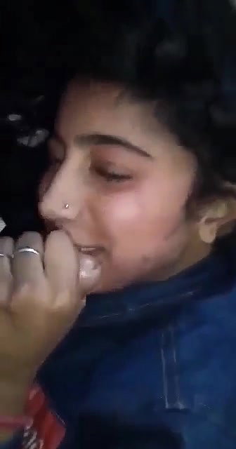 Desi cute girl suck her bf dick