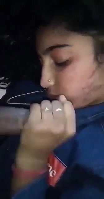 Desi cute girl suck her bf dick