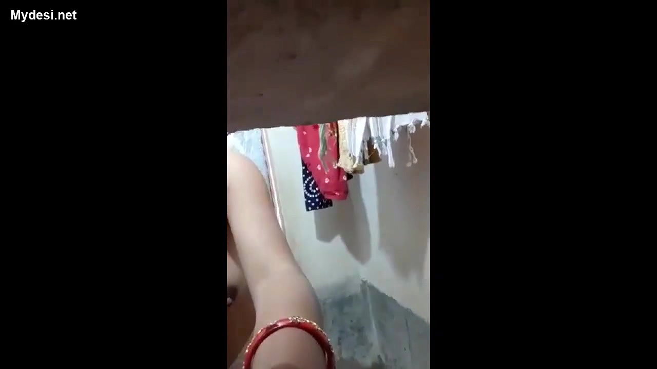 anushka bhabi record her nude selfie