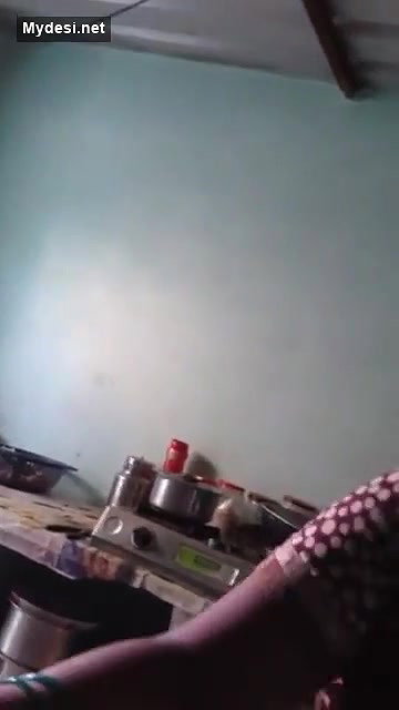 Desi village aunty show her boobs