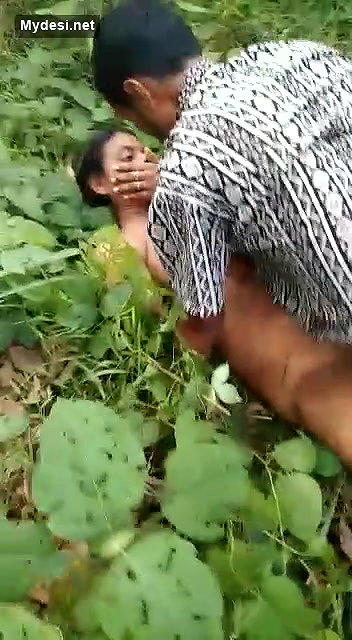 Desi village bhabi caught outdoor with father in lw