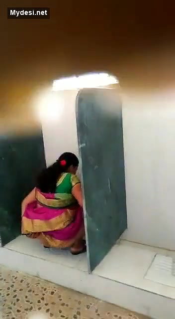 South Indian Bhabhi Famous Peeing Clip