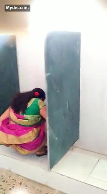 South Indian Bhabhi Famous Peeing Clip