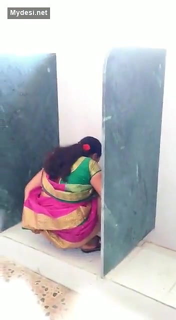 South Indian Bhabhi Famous Peeing Clip