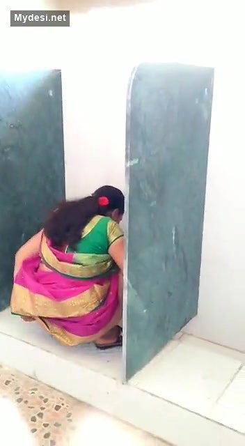 South Indian Bhabhi Famous Peeing Clip