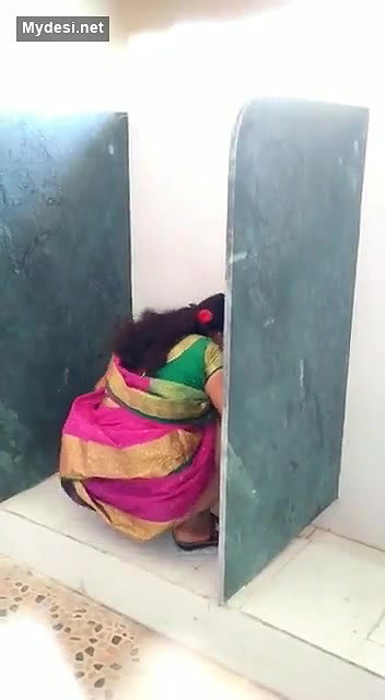South Indian Bhabhi Famous Peeing Clip