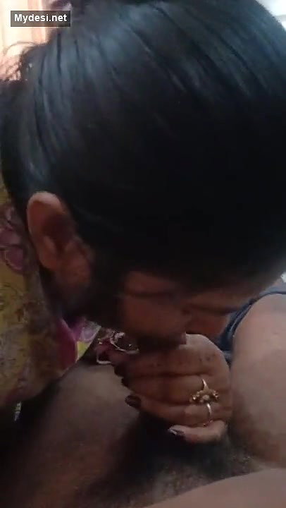 Desi bhabhi Blowjob