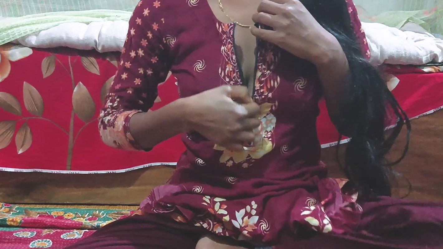 Desi Sexy Girl Masturbation with Aubergine Video Viral Part 1