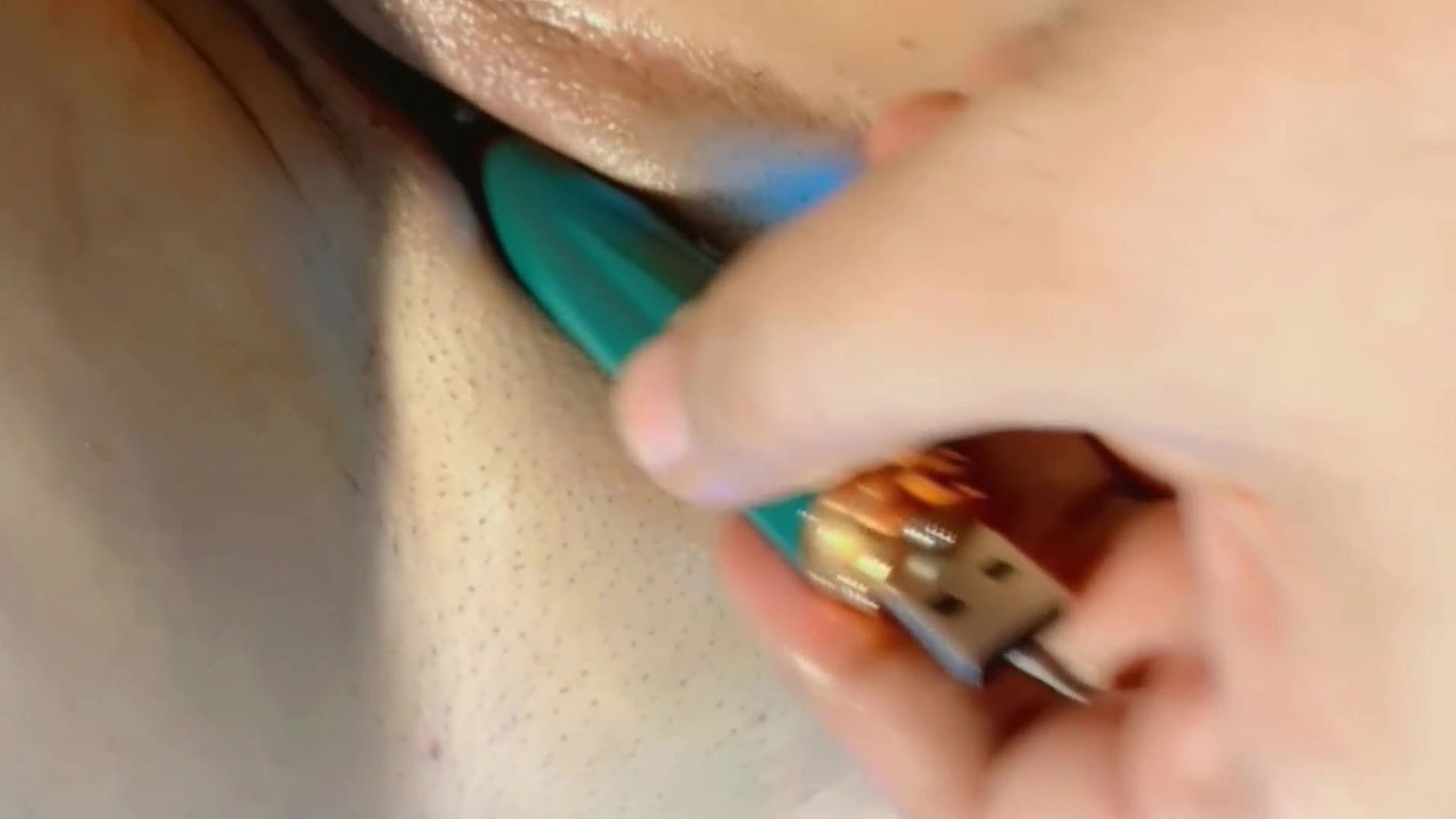 Big ass girl’s pussy rubbed by her boyfriend