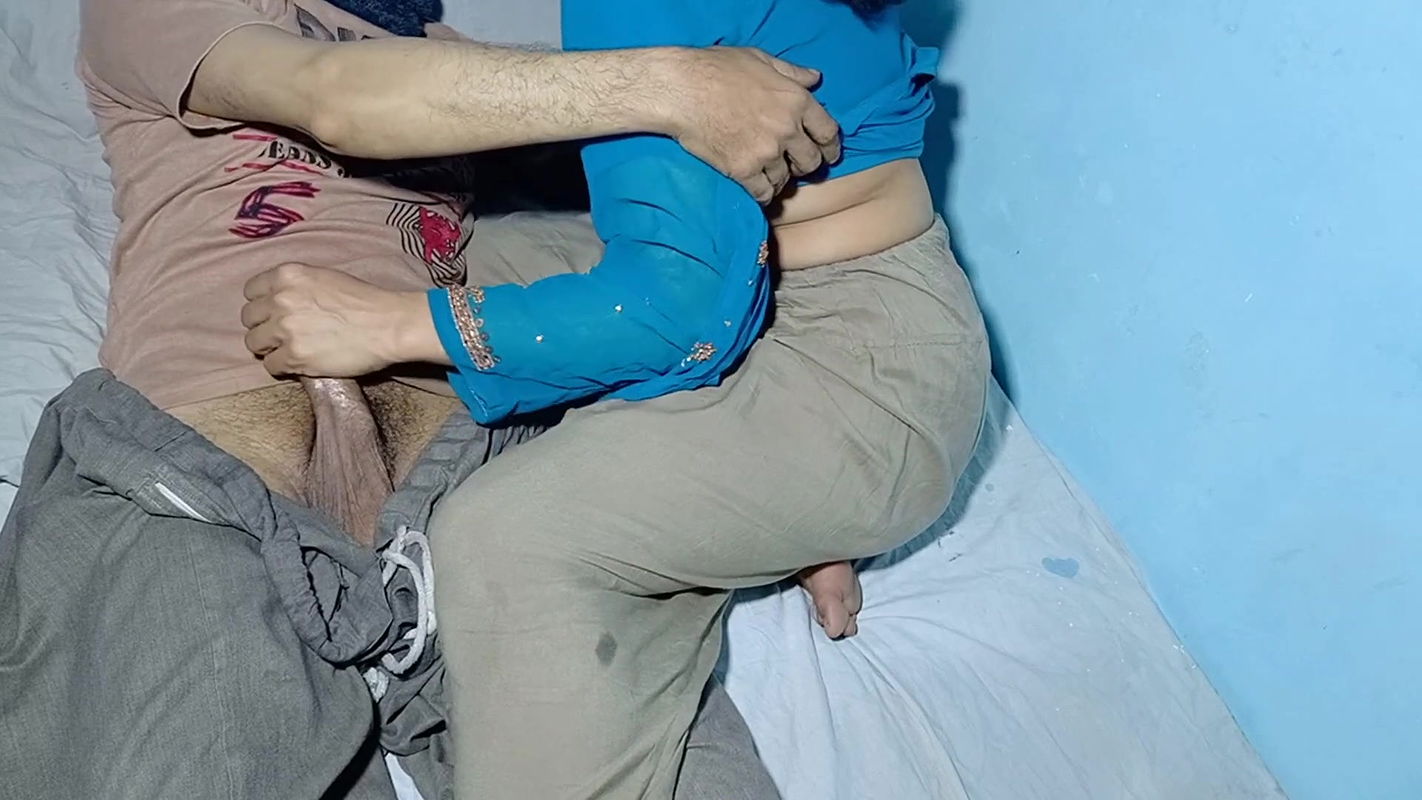 STEP BROTHER DISCOVERED TASTE OF ANAL FUCKING IN THE TIGHT ASSHOLE OF INDIAN DESI CHACHI