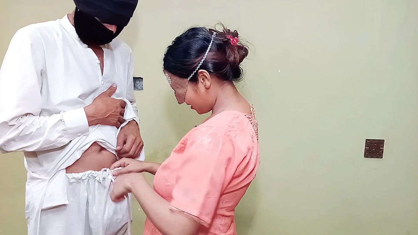 Indian Desi Tailor ny Aunty ko Ghori bana k Gand Chod Chod k Phar d Hindi Audio Indian Aunty Sex