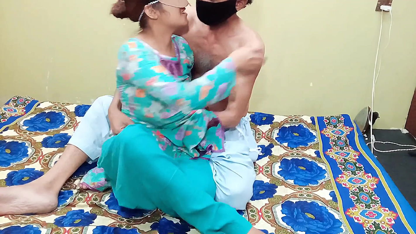 Indian Desi Bhabhi k Yar ny Zid kr k Bhabhi ki Chudai ki Desi Sex mota Lun Bhabhi ki Chut Phat gai Xxxxx Hindi Audio