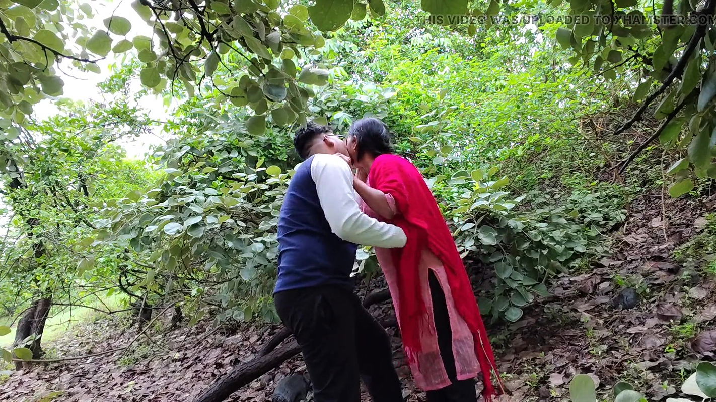 Desi College girl movies Hindi – my friend’s wife to the jungle, Bhabhi lives in my neighborhood, today let me fuck your ass