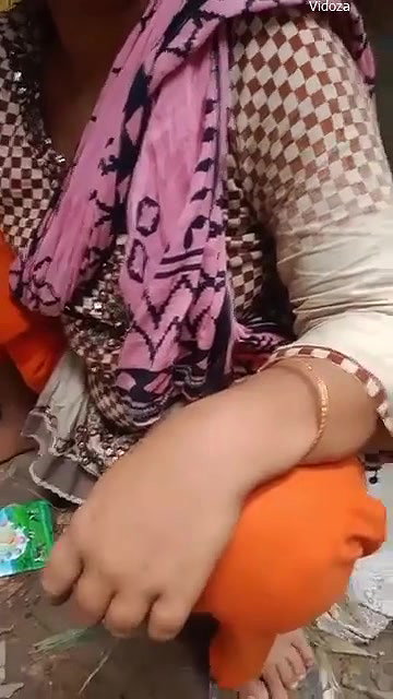 Village sexy bhabi boobs press