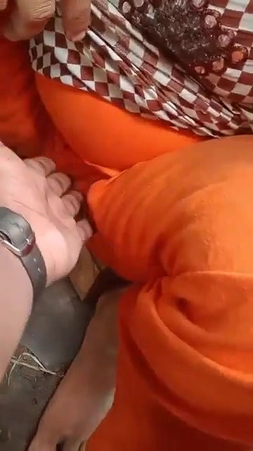 Village sexy bhabi boobs press