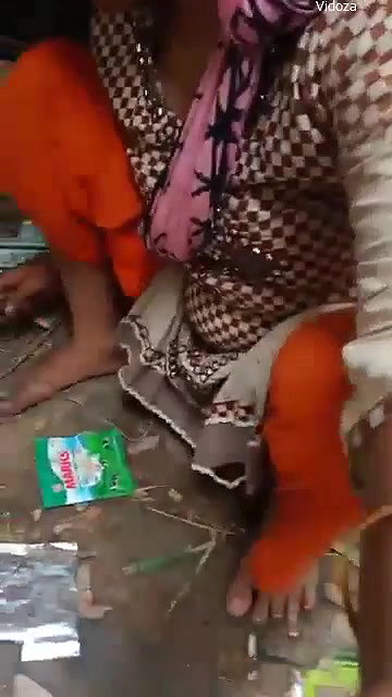 Village sexy bhabi boobs press