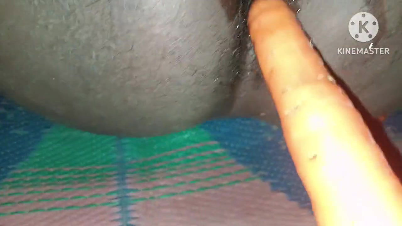 Bhabhi ki gajar se gand chudai ki