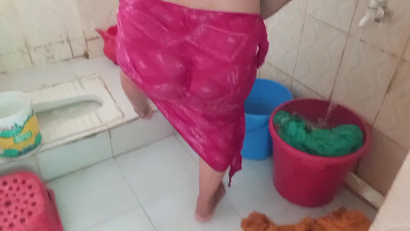 Bhabhi Change her Dress Hotel Washroom
